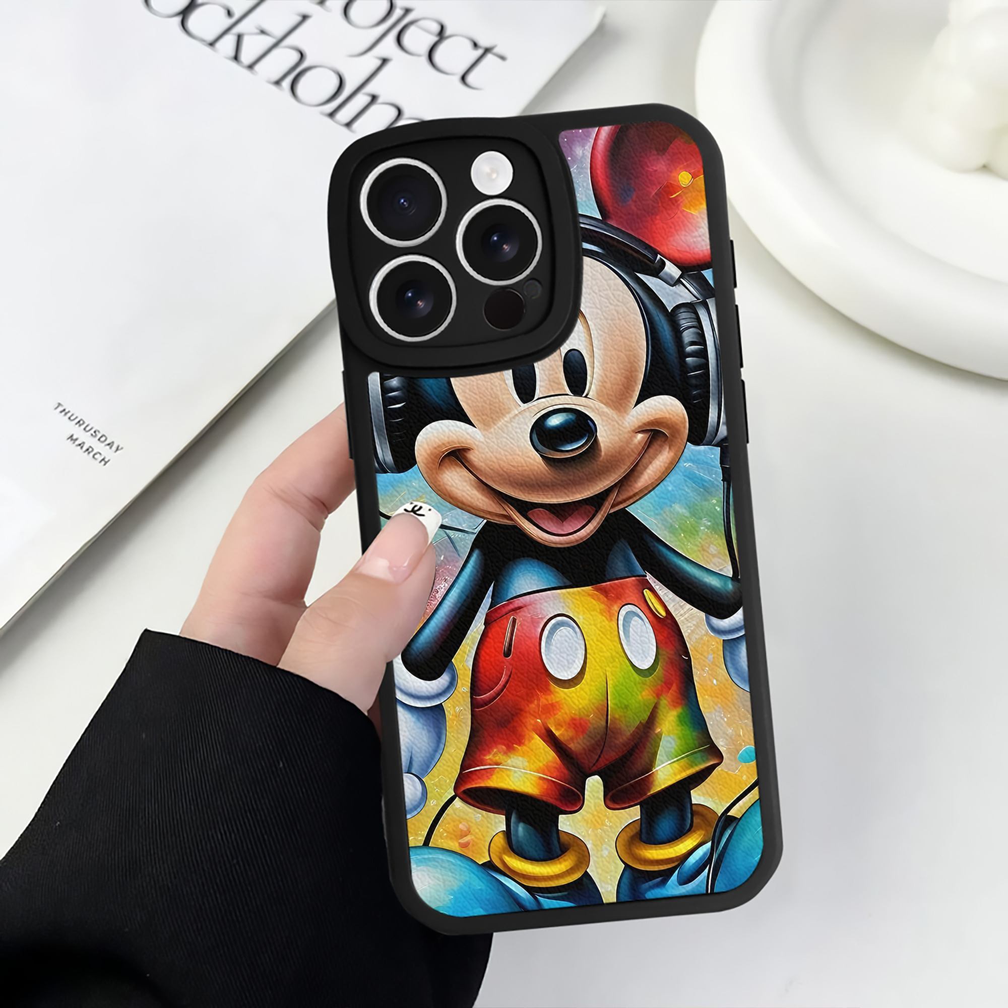 （画像用） ミッキーマウス Mickey Mouse 【iPhone 16シリーズ対応】シリコンスマホケース（レザー調） 材質：シリコン